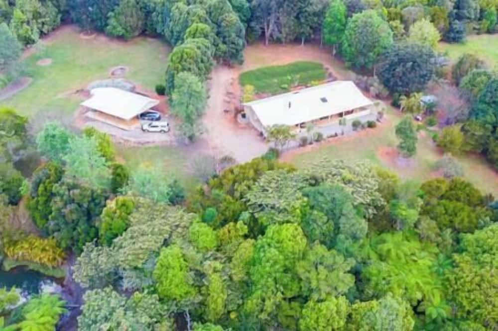 Ravenshoe House | Vine Creek Cottage- private & secluded getaway