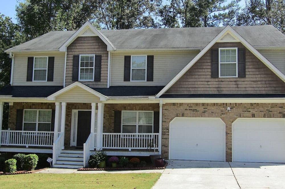 Clarkdale House | Charming 1-bedroom space with livingroom WiFi and AC in fabulous Douglasville