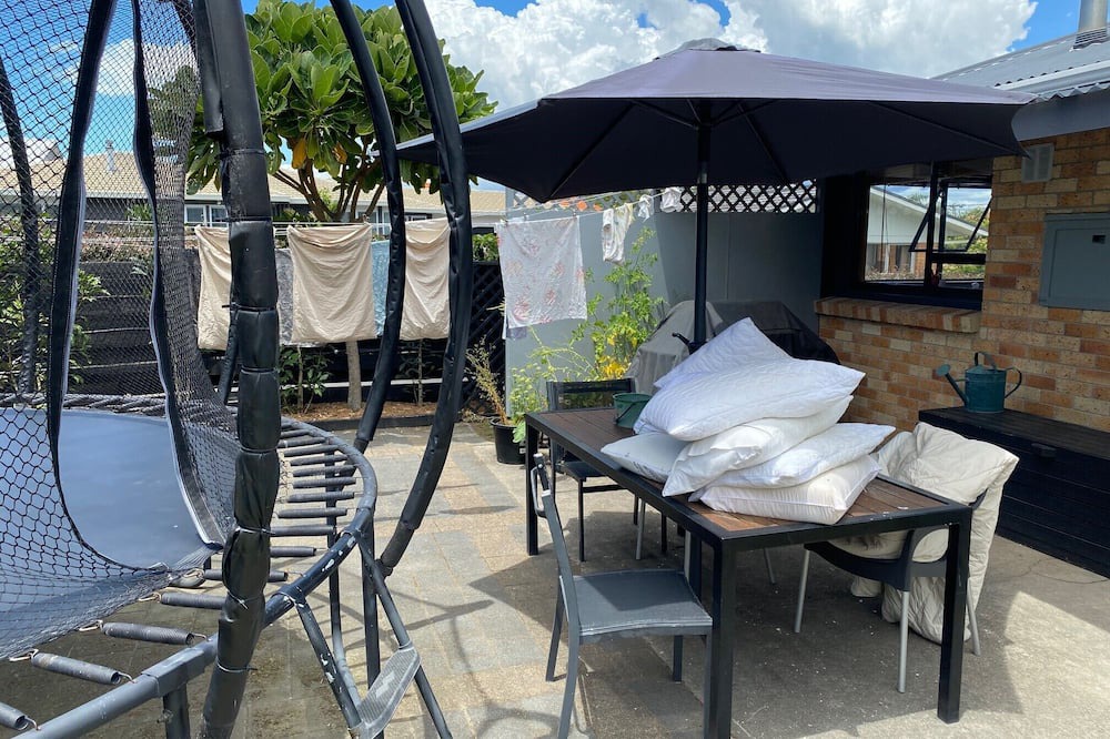 Omanu House | Valley Road Beach house - central Mt location & only 200 mtrs from beach