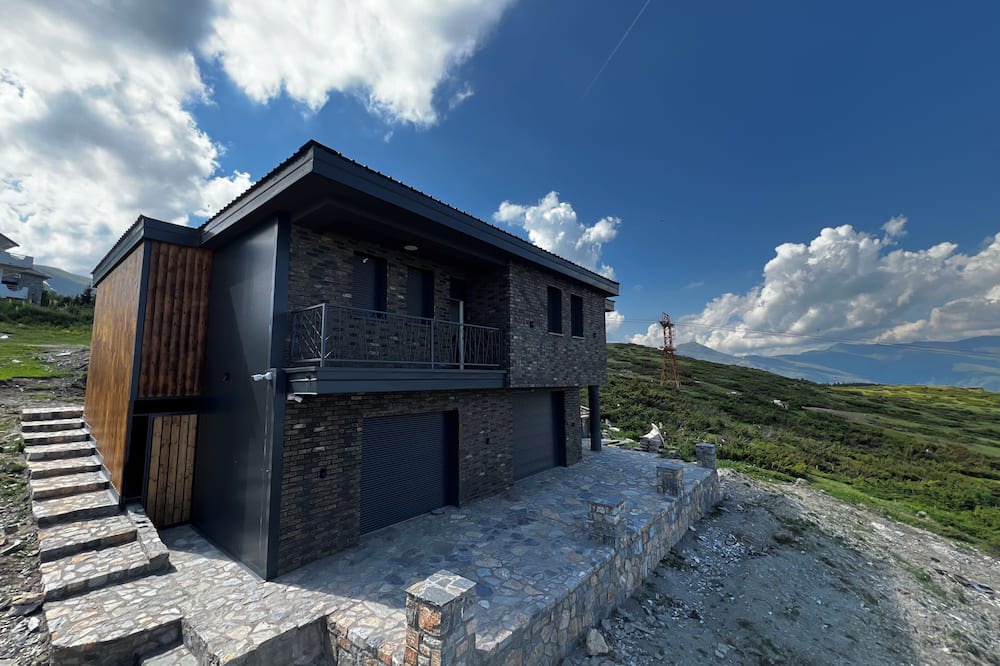 Popova Sapka Villa | Lovely villa with Jacuzi and the best view in Popova Shapka
