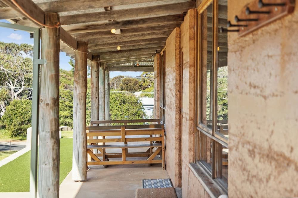 Ledge Point House | Sunny bank, the perfect family home