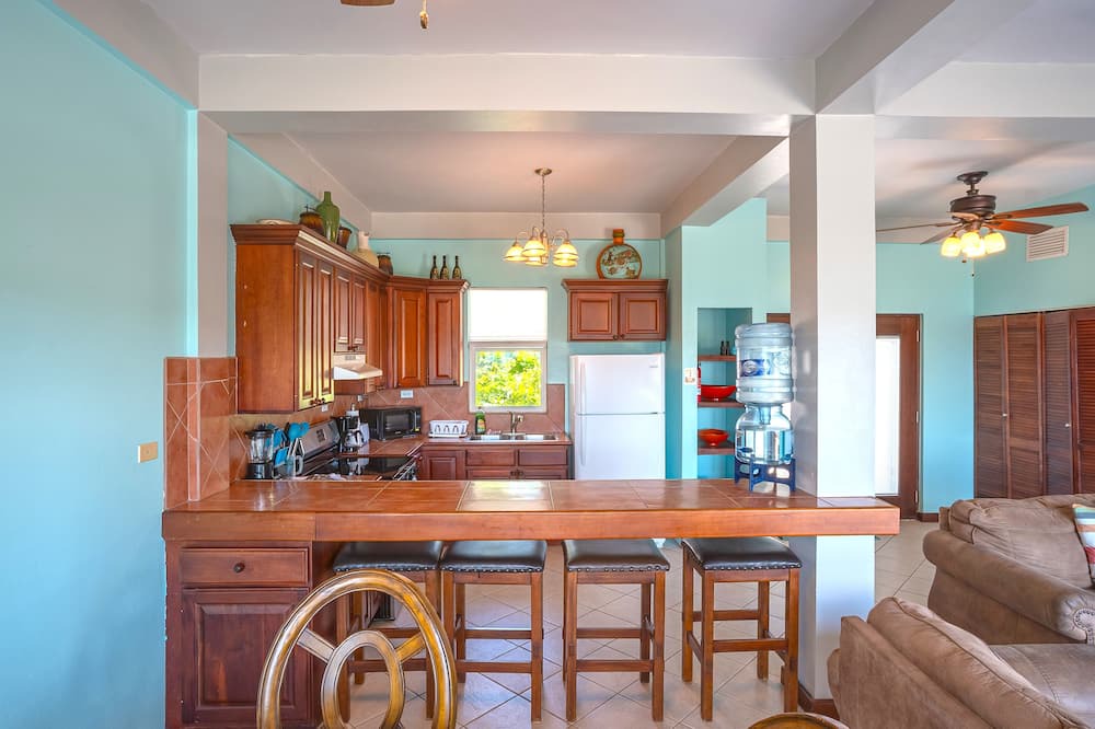 San Pedro Apartment | Charming lakefront apartment with stunning views