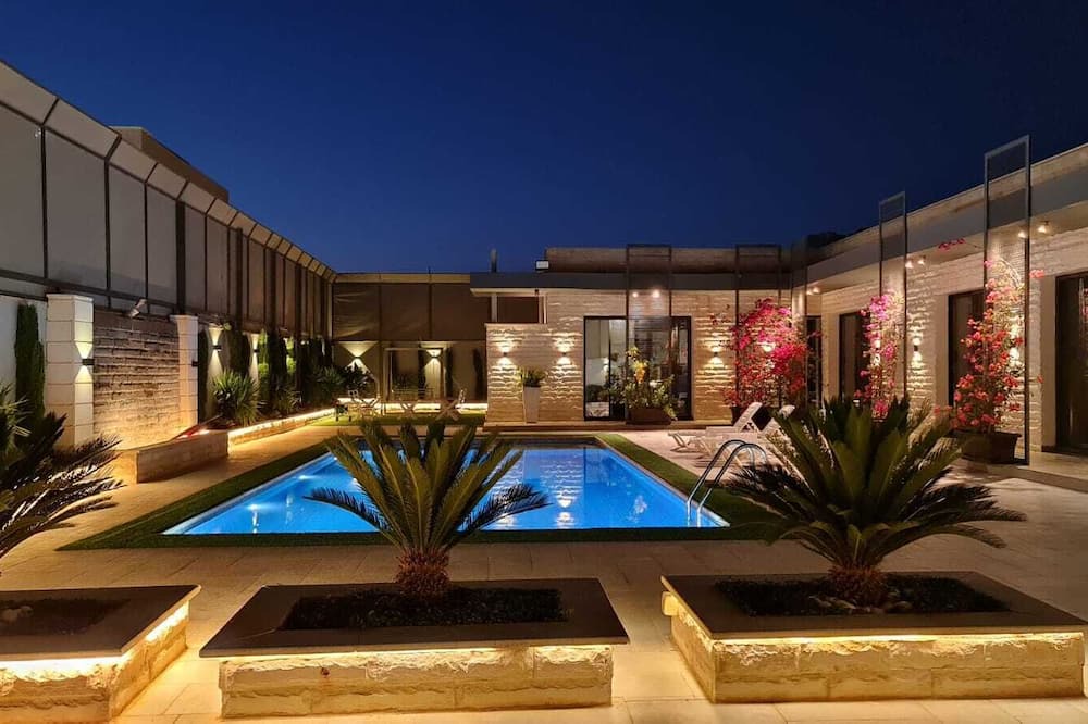 Al Rama House | Prime location, amenities & luxurious vibes