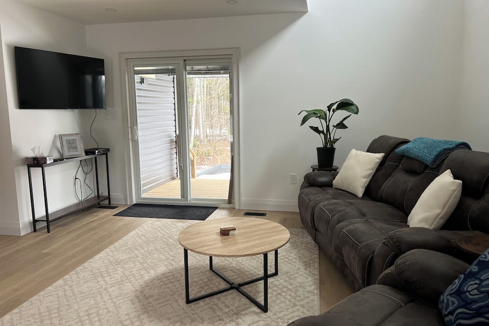Severn House | Harmony hausnPerfect place for adventure or work 5 minutes to down town Orillia.