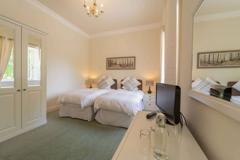 Livingston Cabin | This spacious twin room, located on the first floor, boasts relaxing neutral decor,