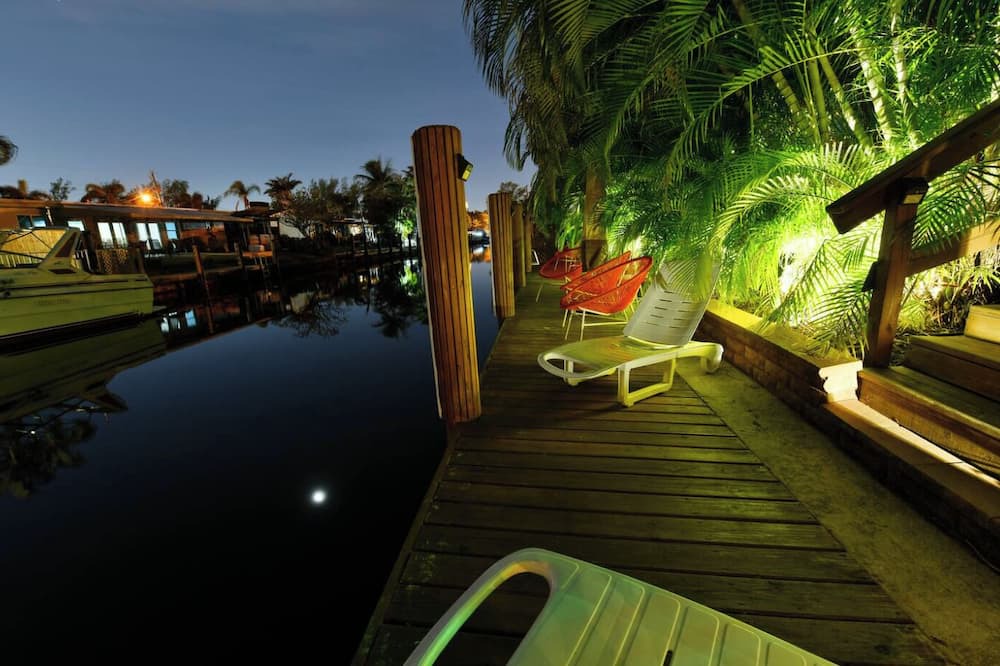 Melaleuca Gardens House | Spacious 4-bedroom house in charming Dania Beach with WiFi, AC Dock Water Access