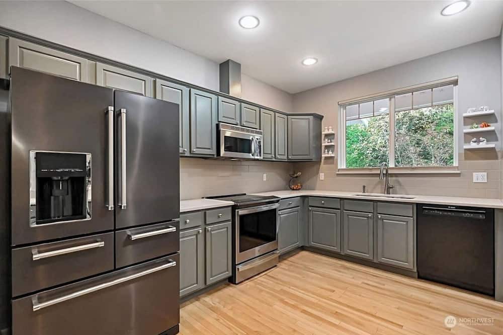 Snoqualmie Ridge House | SQ100: Charming 2-bedroom house with WiFi and AC in delightful Snoqualmie