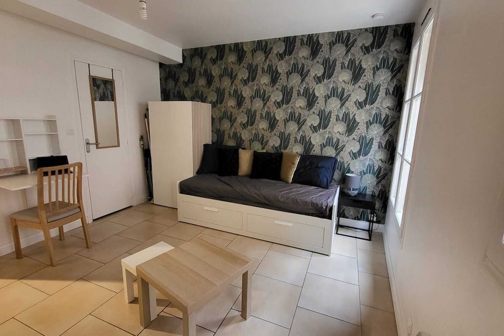 Chartres Apartment | Renovated studio near the cathedral