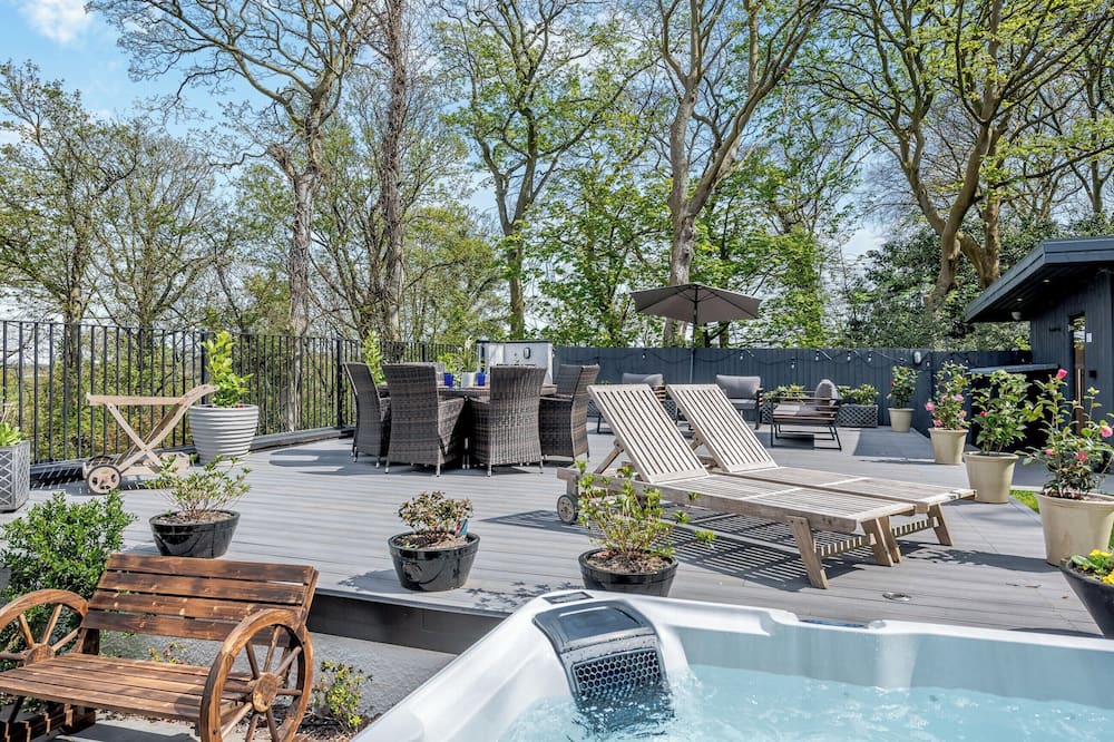 West Kirby Cottage | 8 bedroom accommodation in Caldy, near West Kirby, Wirral