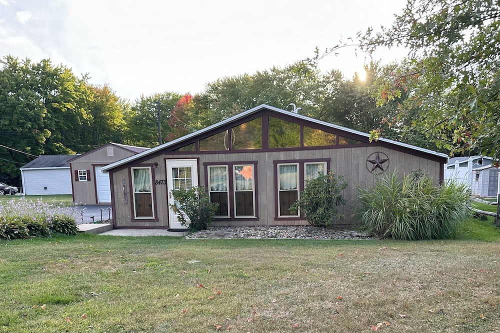 Pymatuning Central House | Charming 2 BR Lake House Steps from Pymatuning