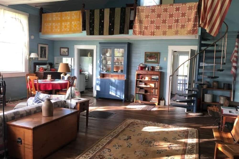 Craftsbury House | Ann’s Schoolhouse in beautiful Vermont