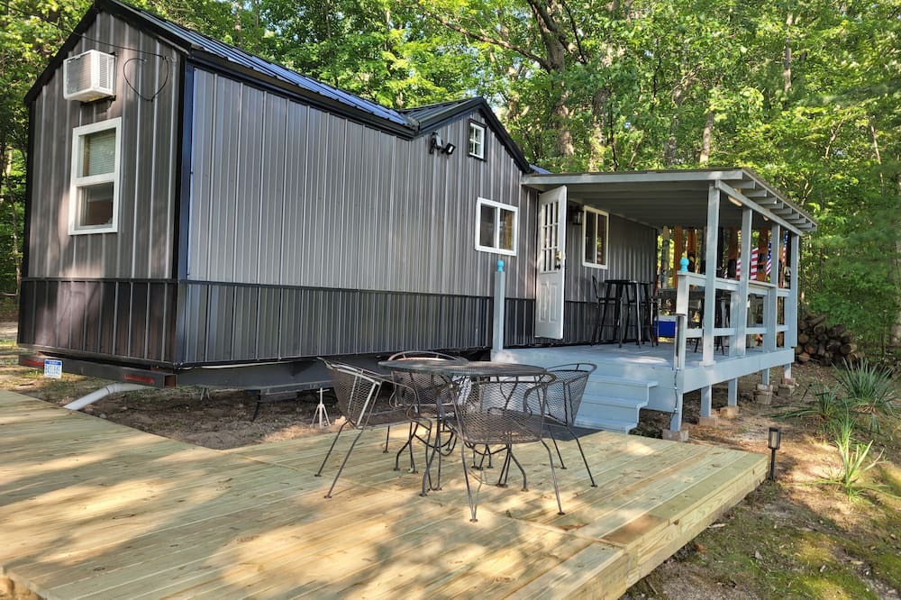 Greenville Apartment | New! Robin's Nest - Cute Lakefront Tiny House with Private Dock and A/C!