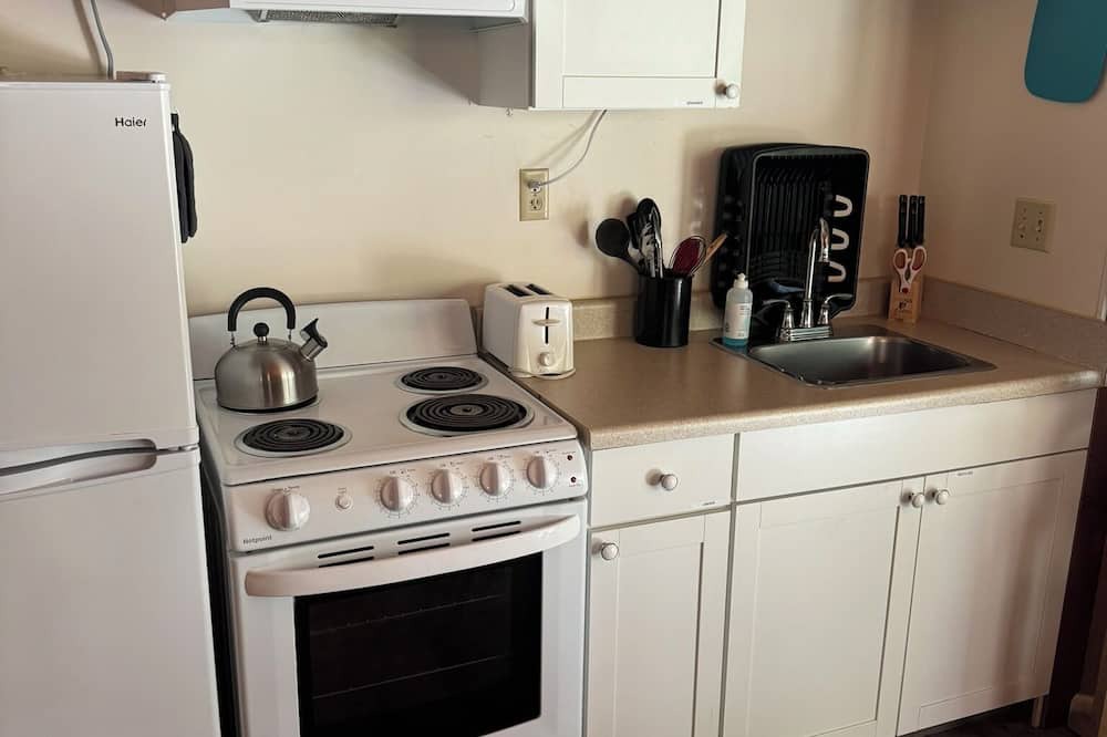 Yosemite Forks Apartment | Cozy studio in tranquil Oakhurst with Kitchenette, secluded patio, AC, WiFi