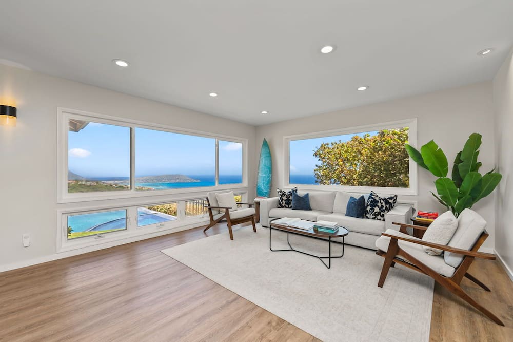Kuliouou - Kalani Iki House | Stunning 4BR Home w/Infinity Pool & Sunrise Ocean Views