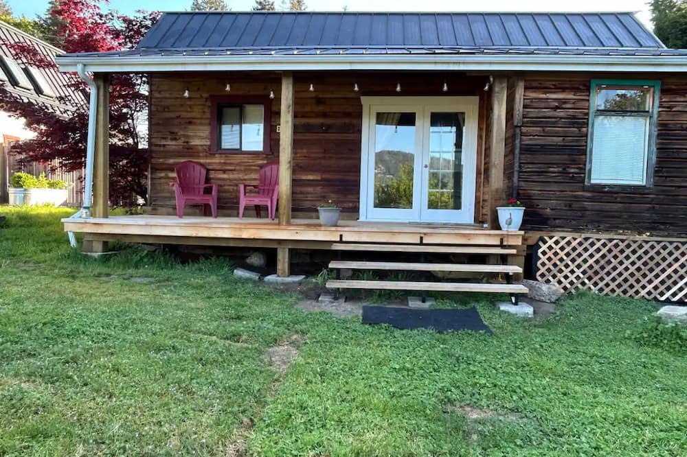Salt Spring Island Cottage | The Cabbage at La Vie Farm