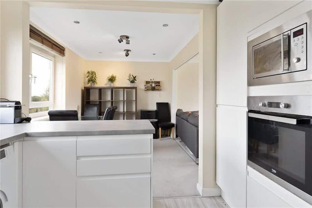 West Putney Apartment | Amazing 4BR Flat with Beautiful Terrace