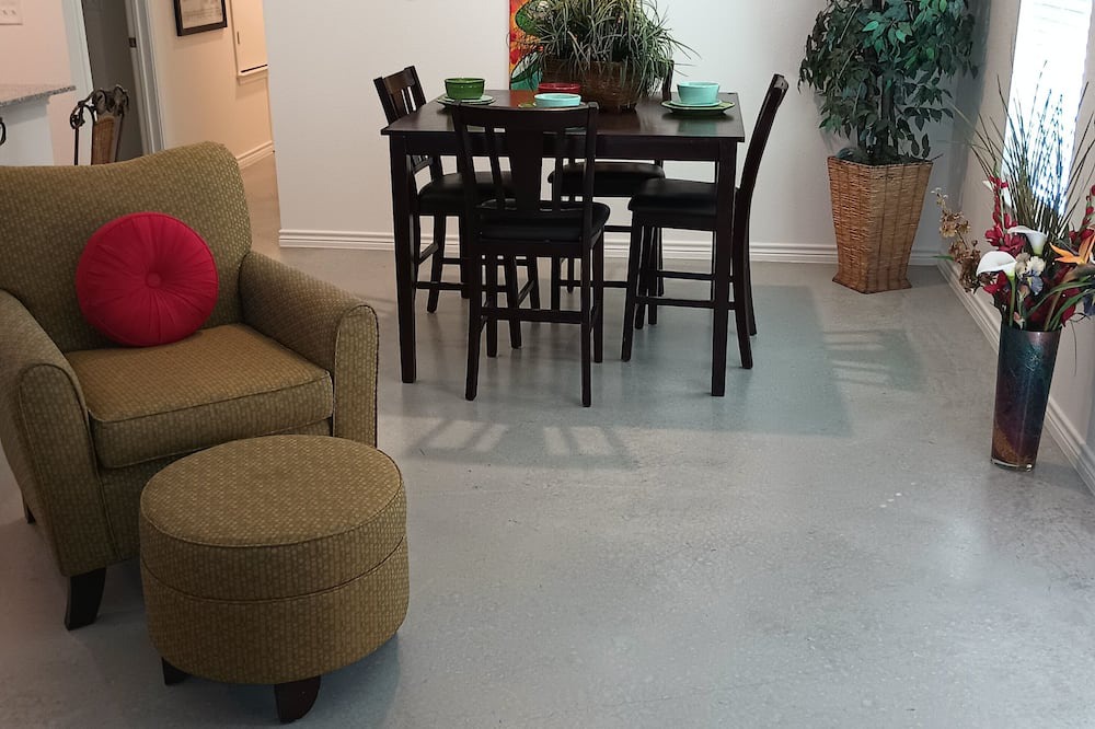 Copperas Cove House | Welcome to our spacious and inviting 3-bedroom rental, in Central Texas