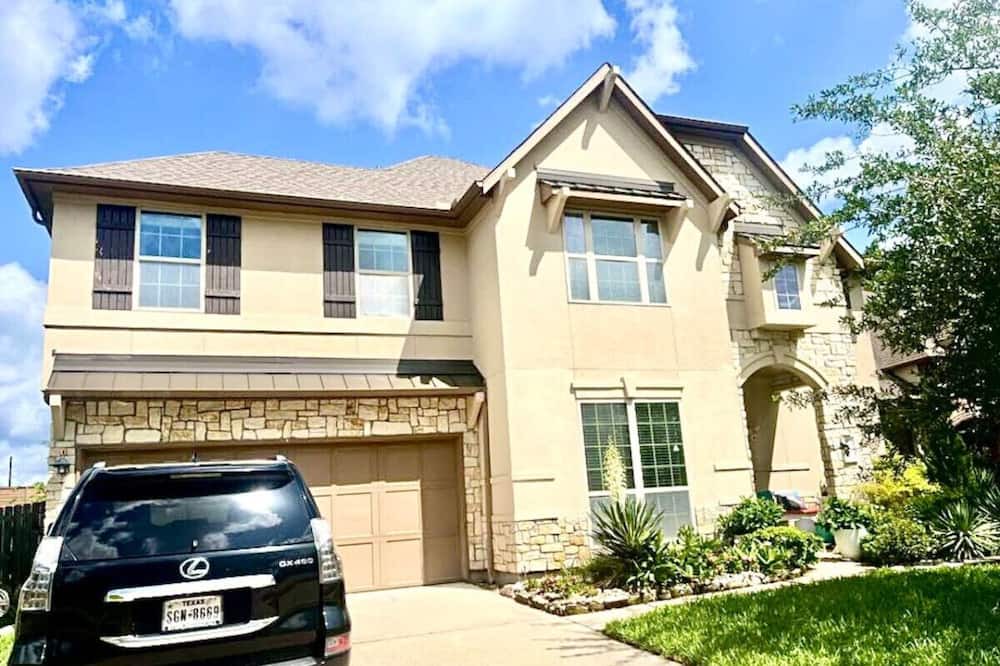 Klein House | New Luxury Home 5BR&4BA Close to Woodlands.