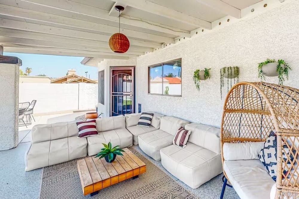 Paradise Valley Village House | - NEW - Desert Daze Retreat - Mountain View’s, Pool & Private Backyard Oasis