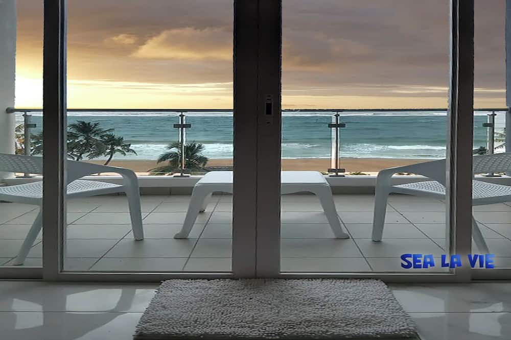 Mount Lavinia Apartment | Enjoy a beautiful sunset from your ocean-view bedroom.