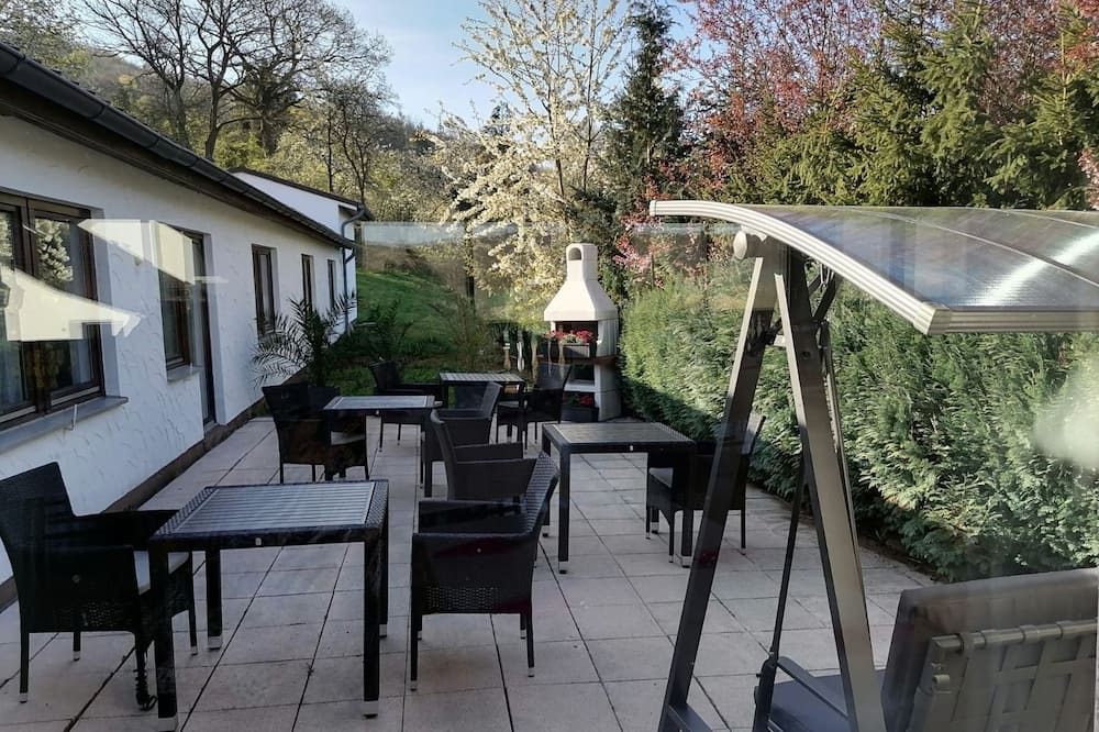 Niedenstein Apartment | The green meadow - D&B staycation Resort