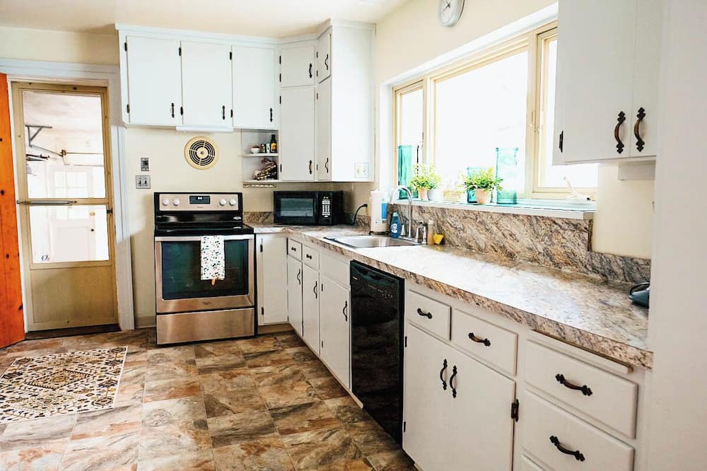 Castile House | Spacious 4-bedroom house in Letchworth State Park, Castile, NY.
