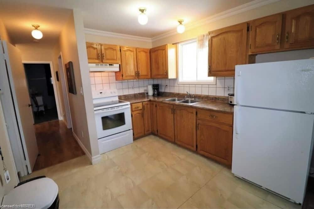 Guildford House | Winter Warm Up Deal- 20 Mins to Langley, Downton, Airport