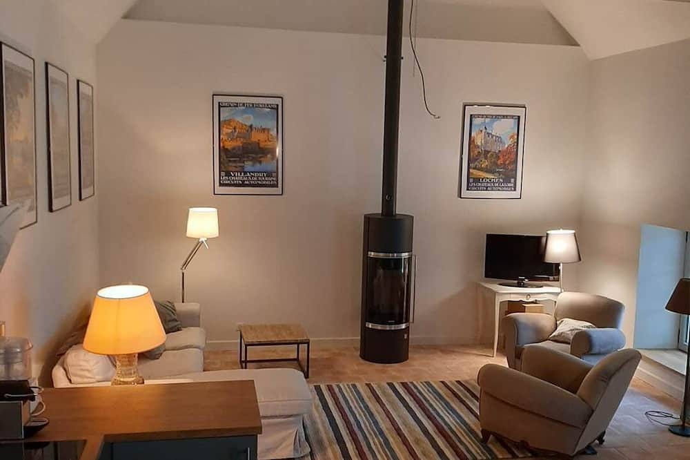 Chambourg-sur-Indre House | STAG AND SWAN SET FOR 12