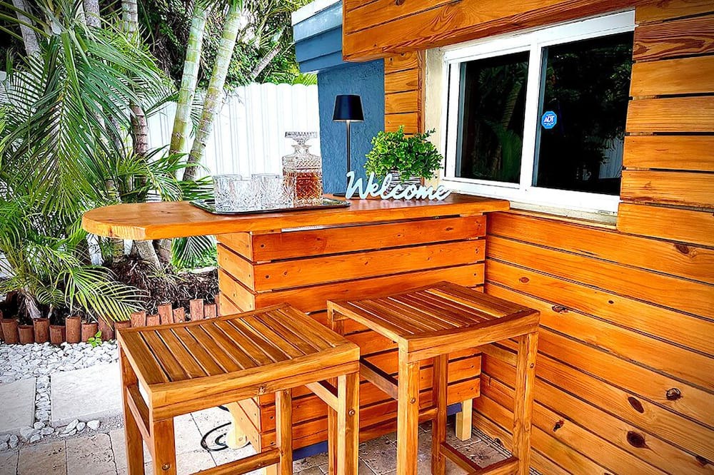 Highland Garden House | Cozy Home with Luxurious Backyard and Sauna in Hollywood Perfect for Relaxation!
