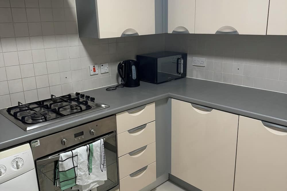 Ipswich House | Spacious home in Prime Location - Free Parking
