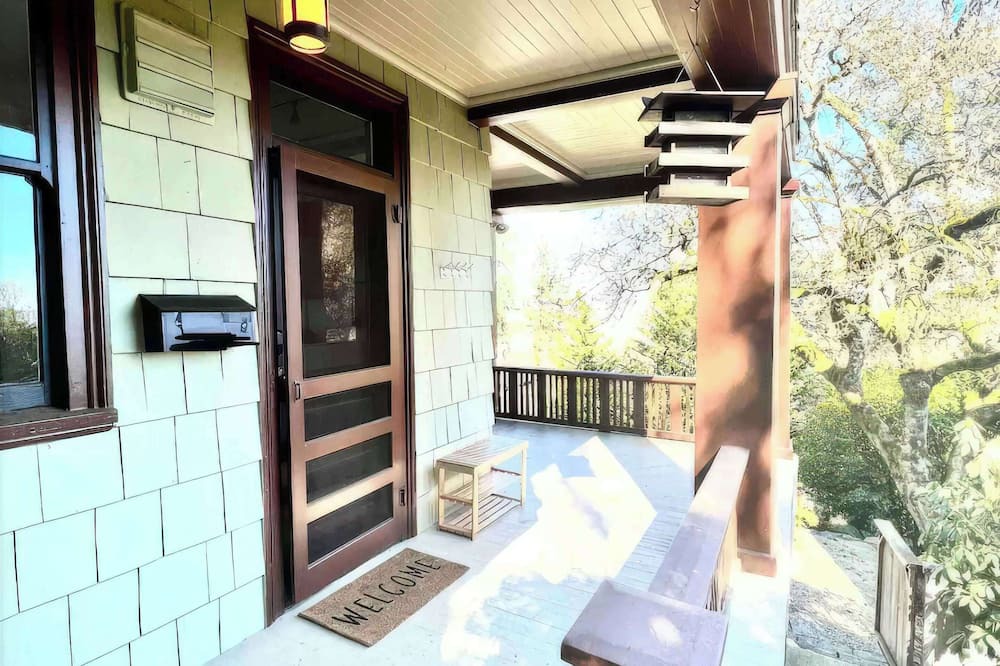 Willamette Heights Apartment | Navigate Stays Forest Park Home with Private Patio
