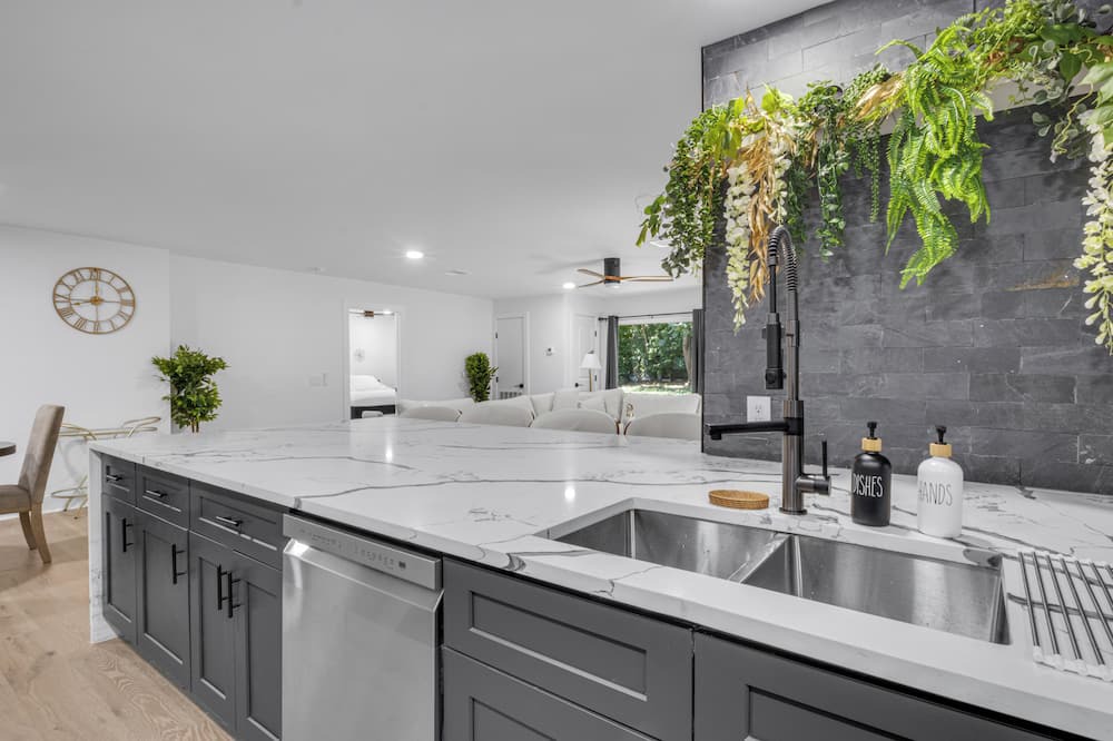Allandale House | Luxurious Fully Remodeled Apartment Just 6 Miles from Downtown!