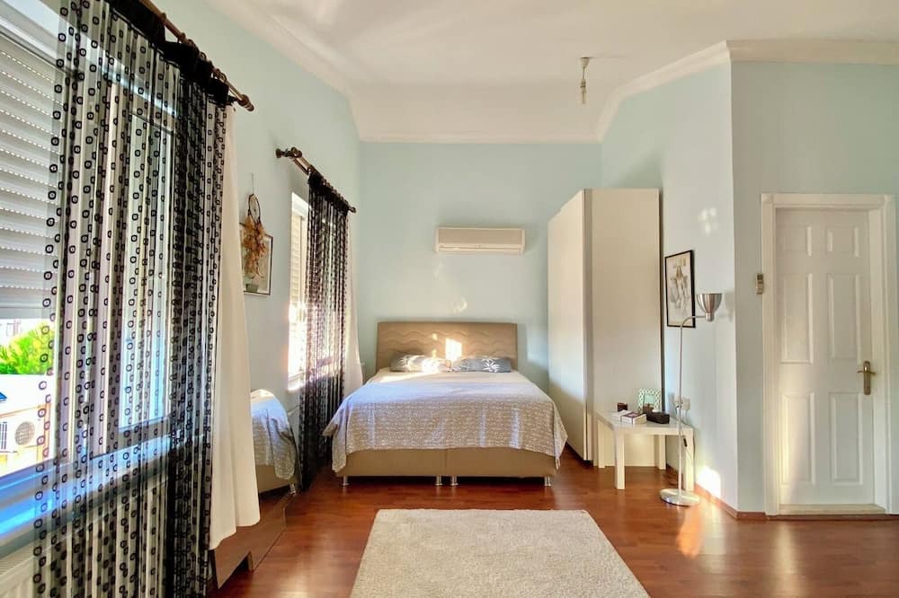 Konyaalti Apartment | Luxury Terrace Floor, Near Konyaalti Beach with Stunning Mountain Views