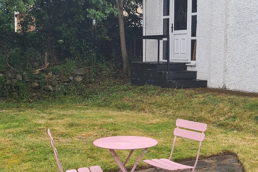 Newcastle Cottage | Mourne Hikers' Cottage is a cosy cottage, nestled at the foot of the Mournes