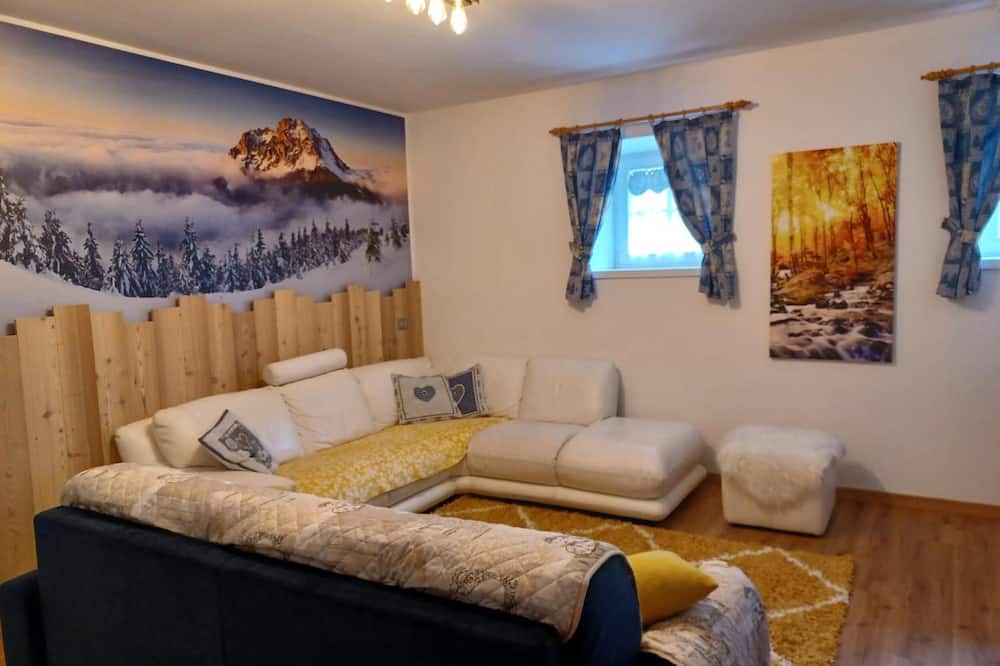 Predazzo Apartment | Apartment 'Valmaor' with Mountain View and Wi-Fi