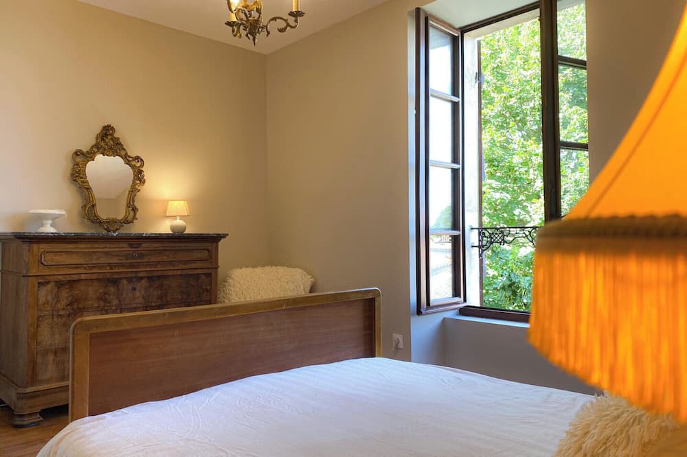 Mougon-Thorigne Bed & Breakfast | Charming chambres d'hotes in a former presbytery. 7 minutes from the A10 motorway.
