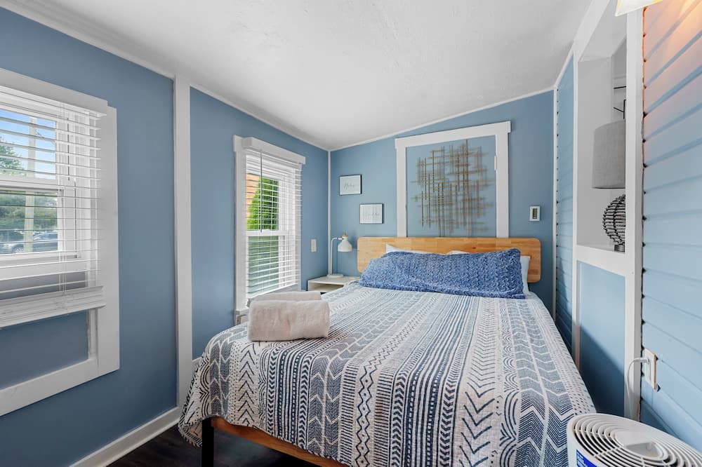 Merion Village Cottage | German Village Beach Bungalow – Chic Studio for 2 Perfect for Couple’s Getaway!