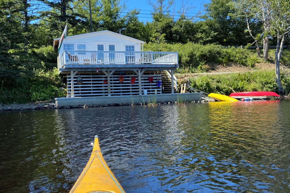 Darlings Lake Cottage | Make some amazing memories at this unique, friendly lakefront Wits End Cottage