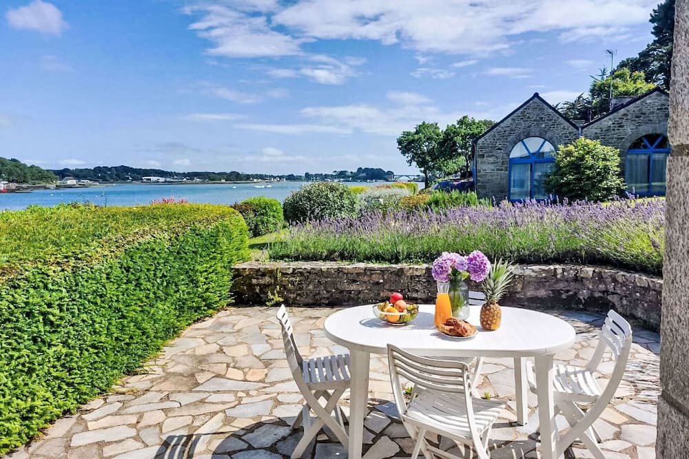 La Trinite-sur-Mer House | Wonderful private villa for 4 guests with TV, terrace and parking