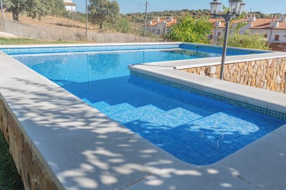 Ruidera House | House with pool and private garden