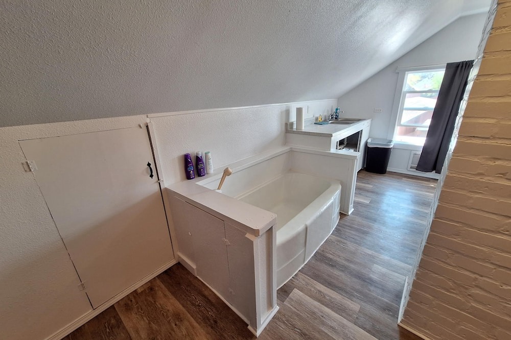Pendleton Apartment | Walking distance to Round Up Grounds and Main Street.