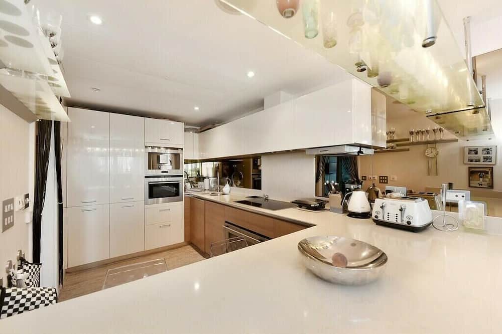 St. Mary's Park Apartment | Luxury City Apartment in London Battersea Reach
