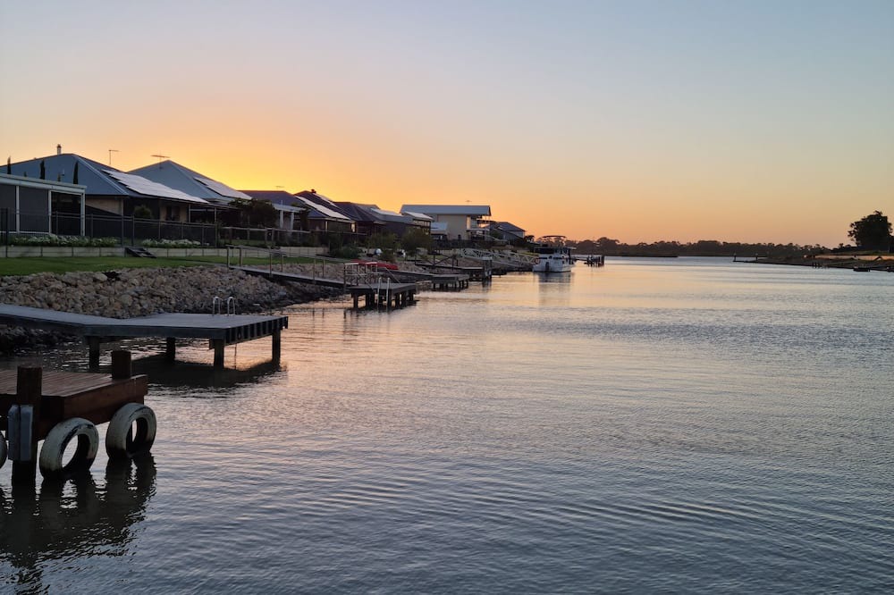 Seymour House | great river escape next to boat ramp, only 10 mins from the bend motorsport park