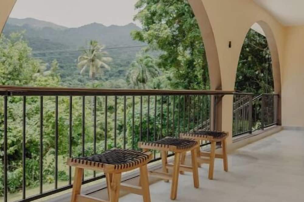 Jimenez House | Hacienda de Claire 1- Mountain and Beach Home