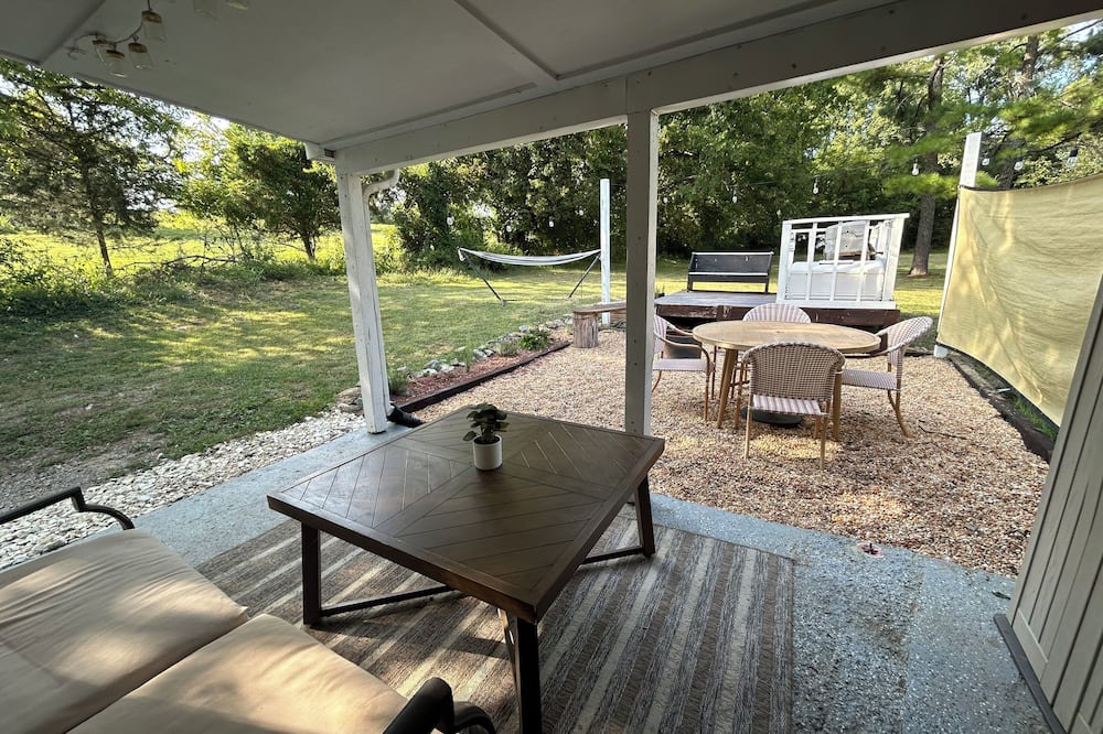 Gallatin Cottage | Cottage by the Sheep - 3BD/2Bath