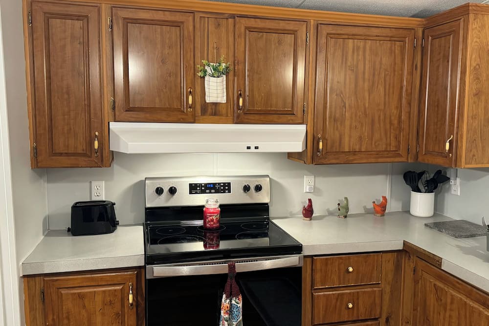 Schuyler Falls House | Charming 2-bedroom house with AC, WiFi in enchanting Schuyler Falls