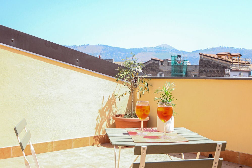 Centro Storico House | Holiday Home 'Appartamento Ferdinando' with Private Terrace, Wi-Fi and Air Conditioning