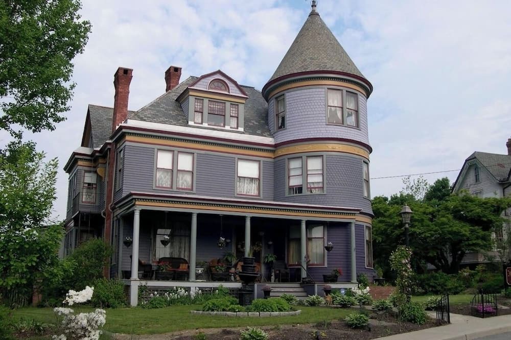 Beacon Bed & Breakfast | Charming B&B with AC and WiFi in wonderful Beacon - Botsford Briar B&B