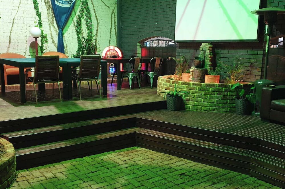 Boulder House | Boulder Boutique Accommodation, Heart of Boulder easy walk to cafe's, Local pub.