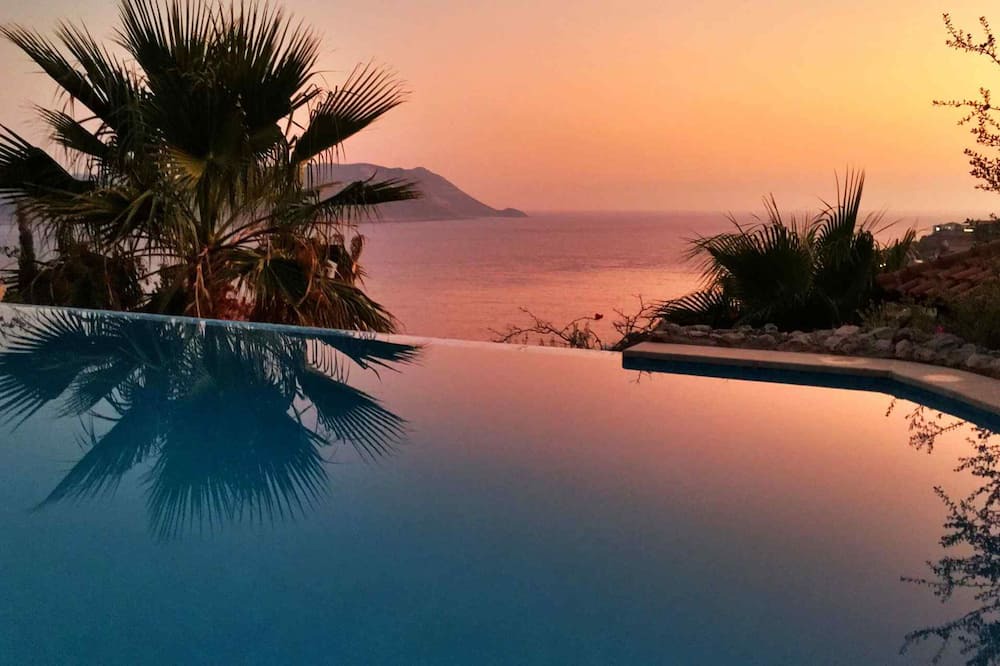 Kas Villa | Kaş Yarımada Villa Cindy Ortak Havuzlu